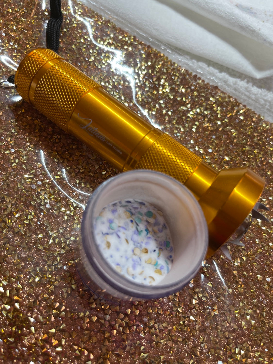 Latinas Nail Studio Mixer Gold image 7
