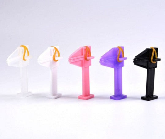 Latinas Nail Studio sculpted Tool. Pinza para uñas esculturales image 0