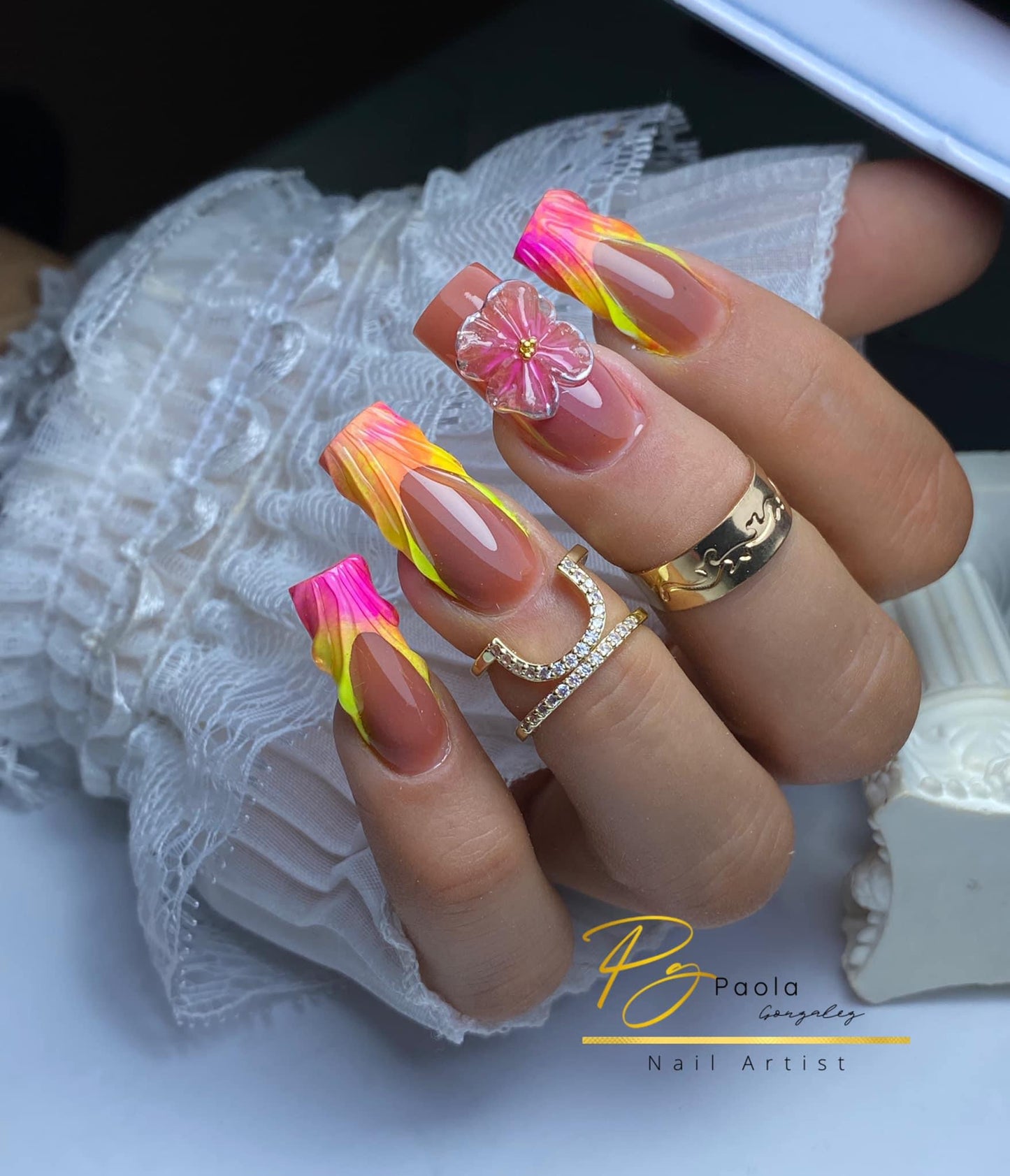 Latinas Nail Studio Carving and 3D Brush image 1