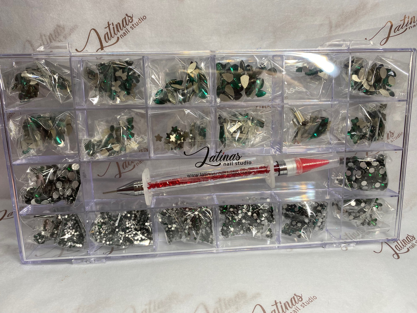 Latinas Nail Studio Caja Cristales Verde image 0