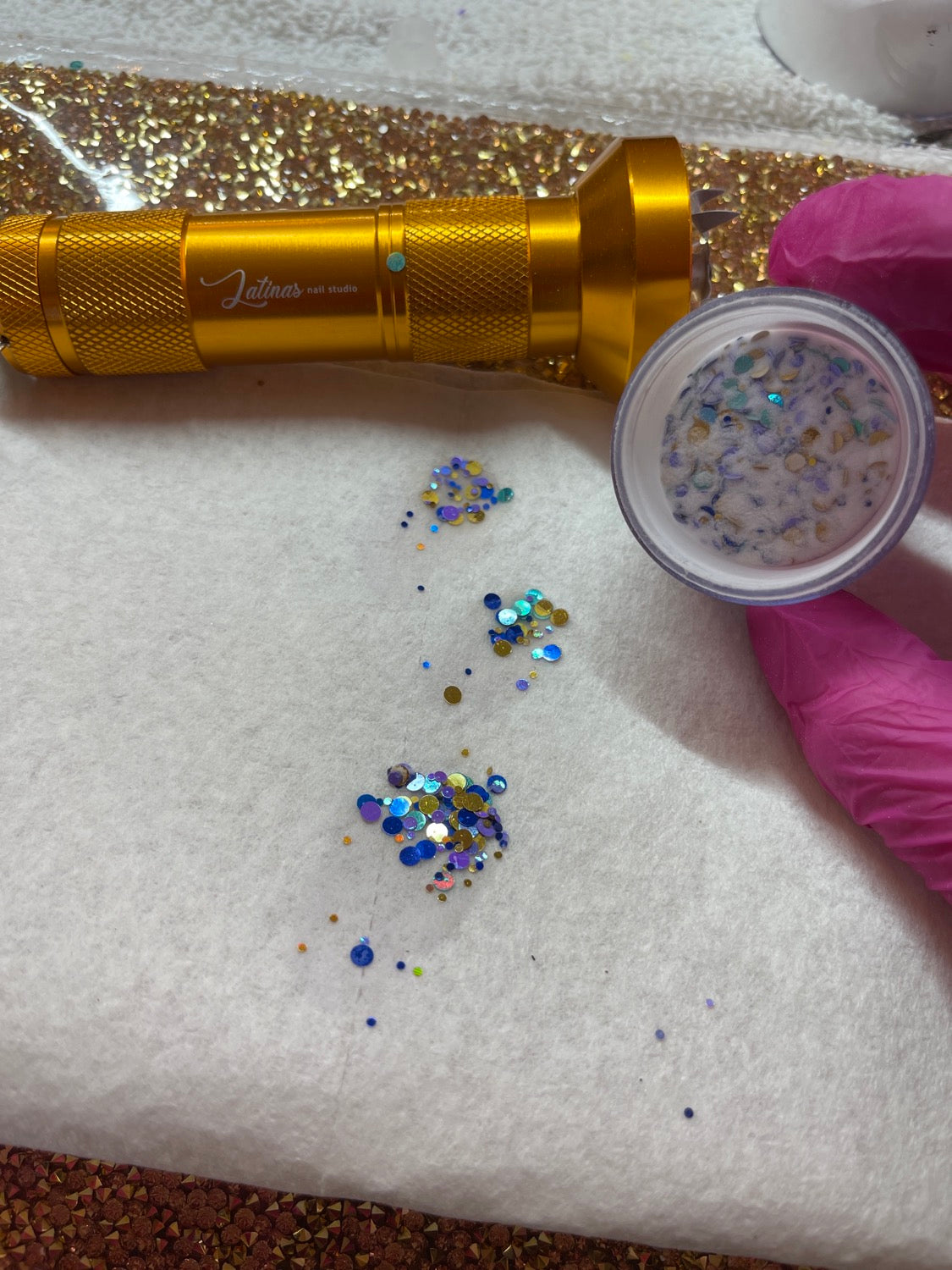 Latinas Nail Studio Mixer Gold image 1
